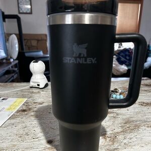 Like new 40oz Stanley Cup